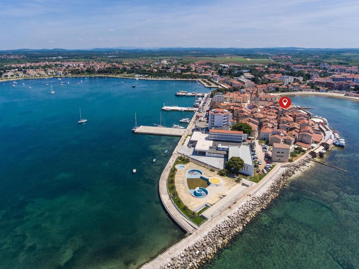 Old Town Apartments In Umag Eksteriør bilde