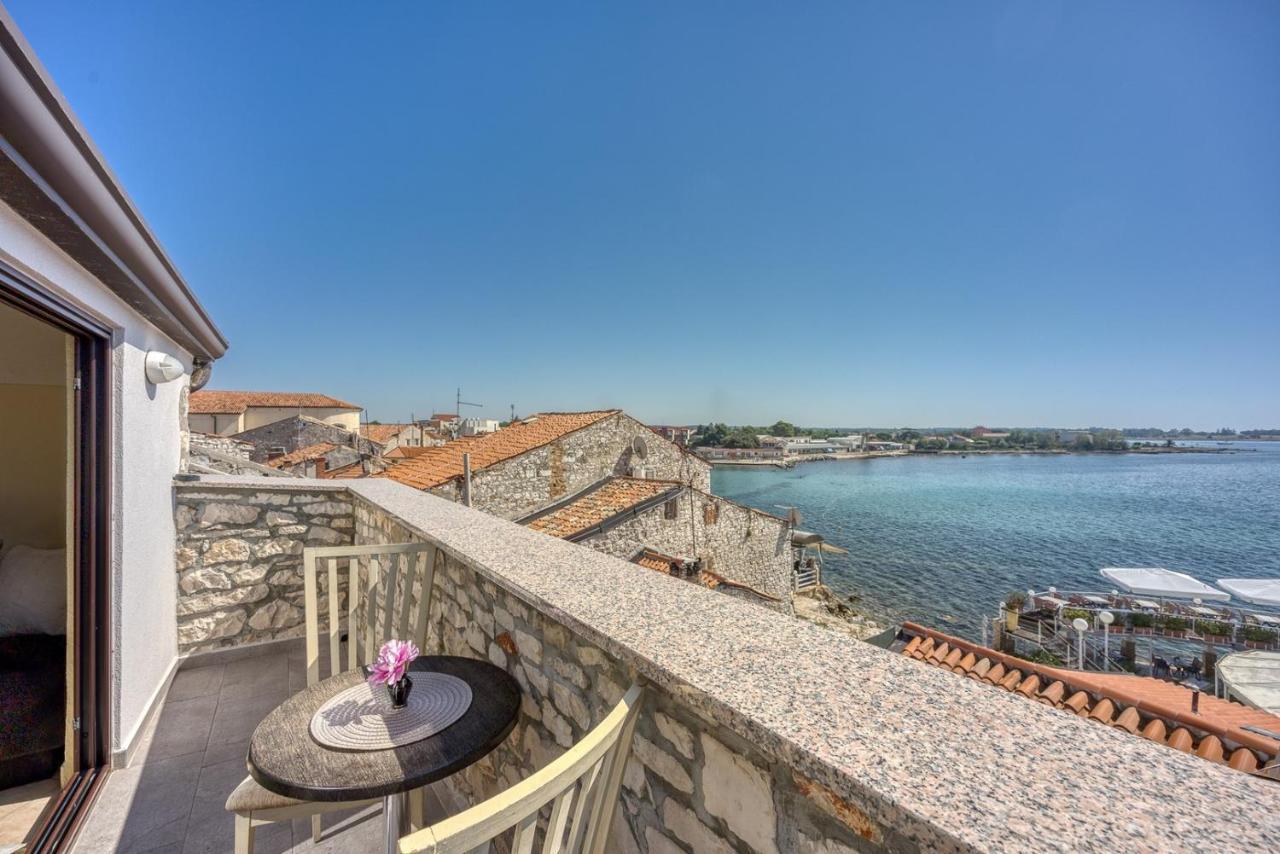 Old Town Apartments In Umag Eksteriør bilde